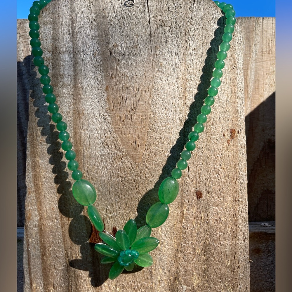 Natural Green Aventurine Flower Pendant Beaded Necklace